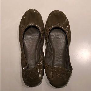 Olive green Tory Burch Patent leather flats